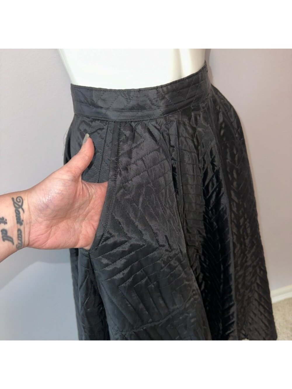 Vintage 60s Black Quilted Circle Skirt Rockabilly Pinup Mid Century Goth Pockets - Picture 6 of 8